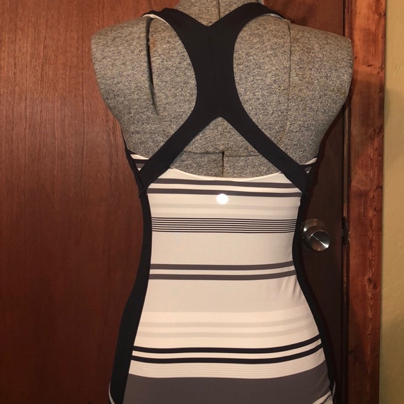 Women’s lululemon top - Picture 3 of 5